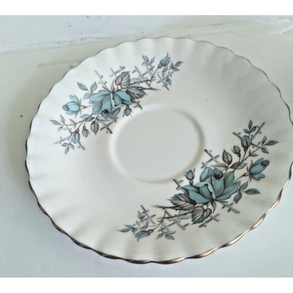 Vintage ROYAL ALBERT BLUE ROSE TRELLIS Tea Cup & Saucer Set - Picture 6 of 12
